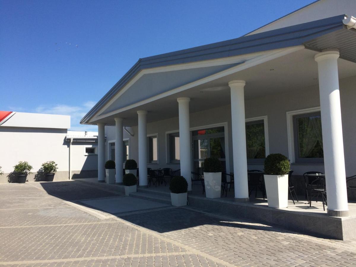 Hotel Arkadia Konskie Bagian luar foto