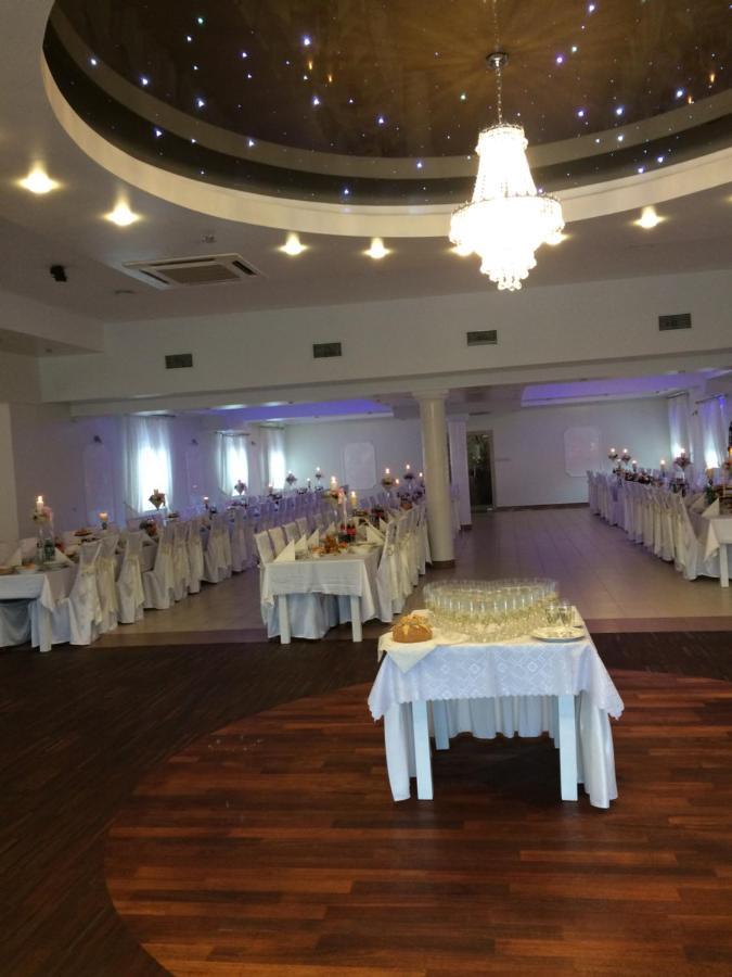 Hotel Arkadia Konskie Bagian luar foto