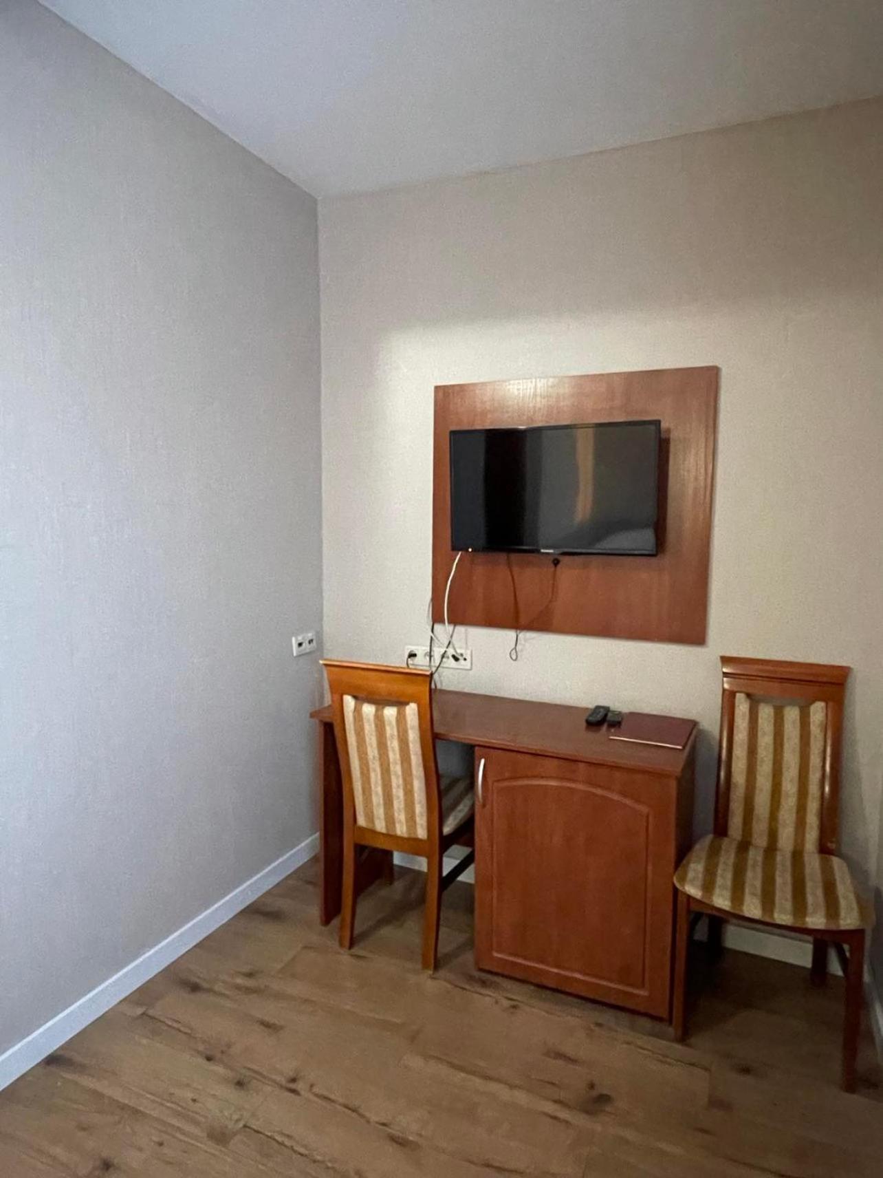 Hotel Arkadia Konskie Bagian luar foto