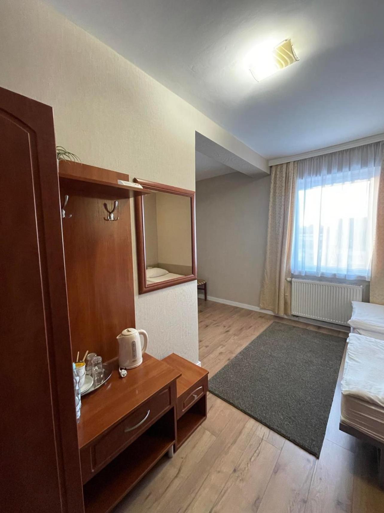 Hotel Arkadia Konskie Bagian luar foto