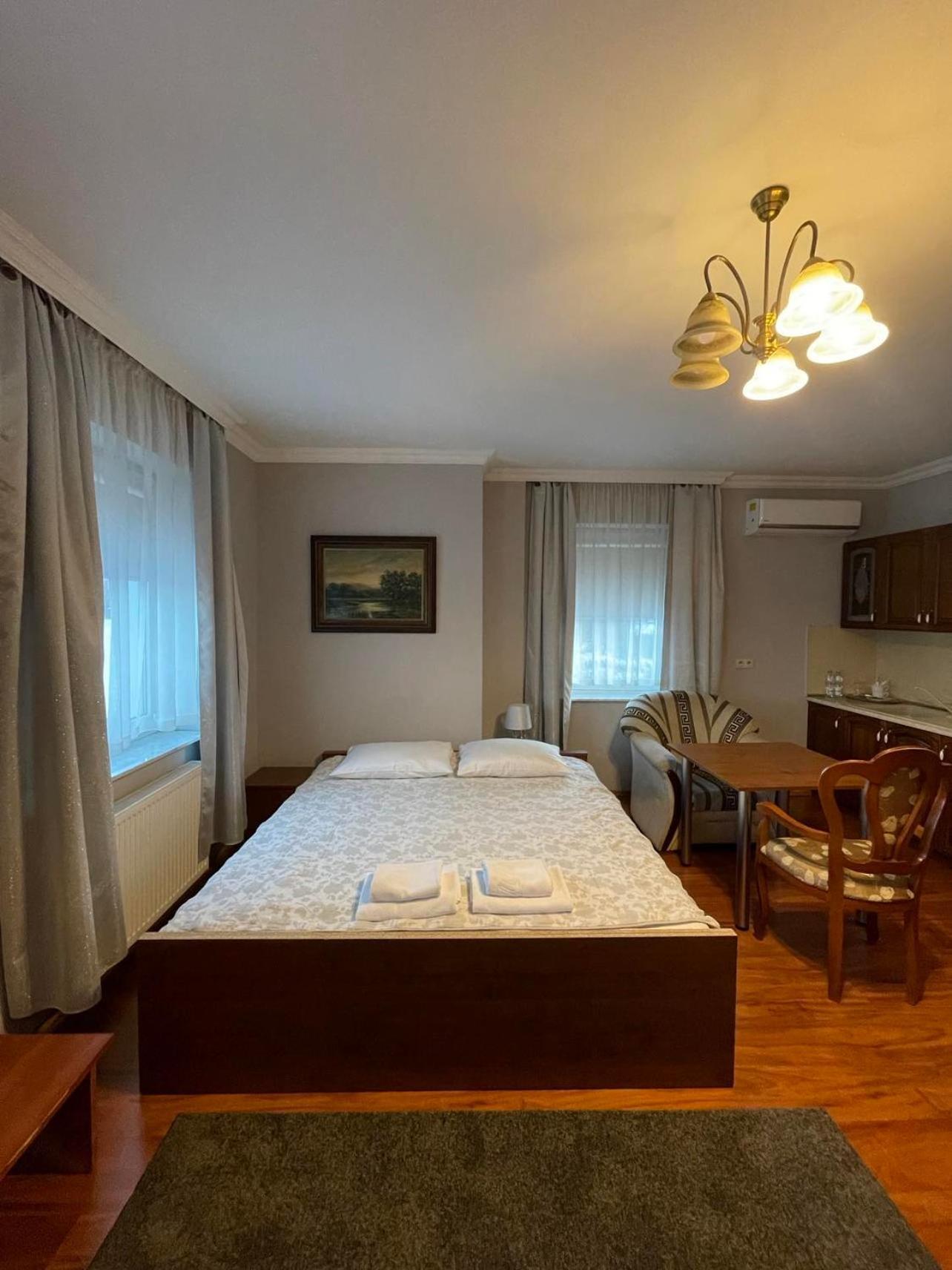 Hotel Arkadia Konskie Bagian luar foto