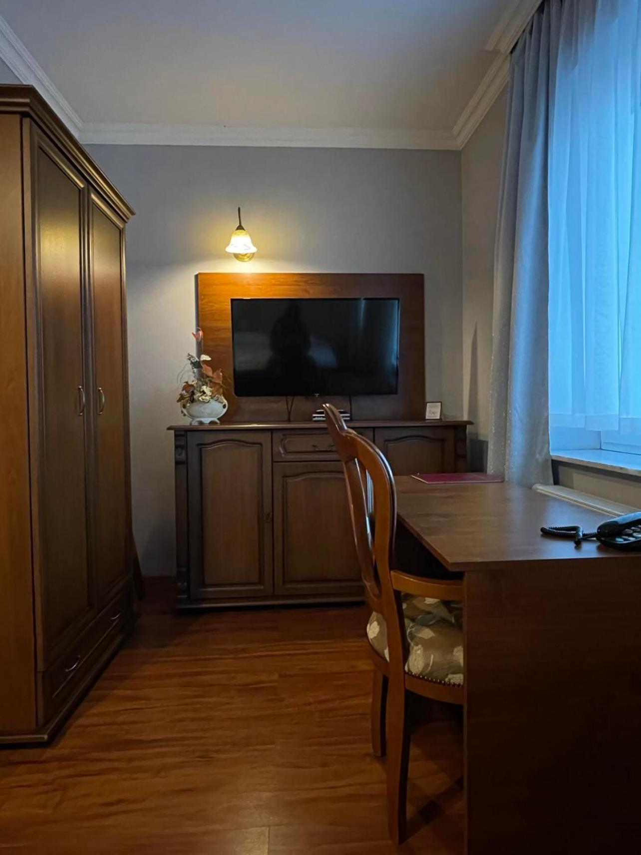 Hotel Arkadia Konskie Bagian luar foto