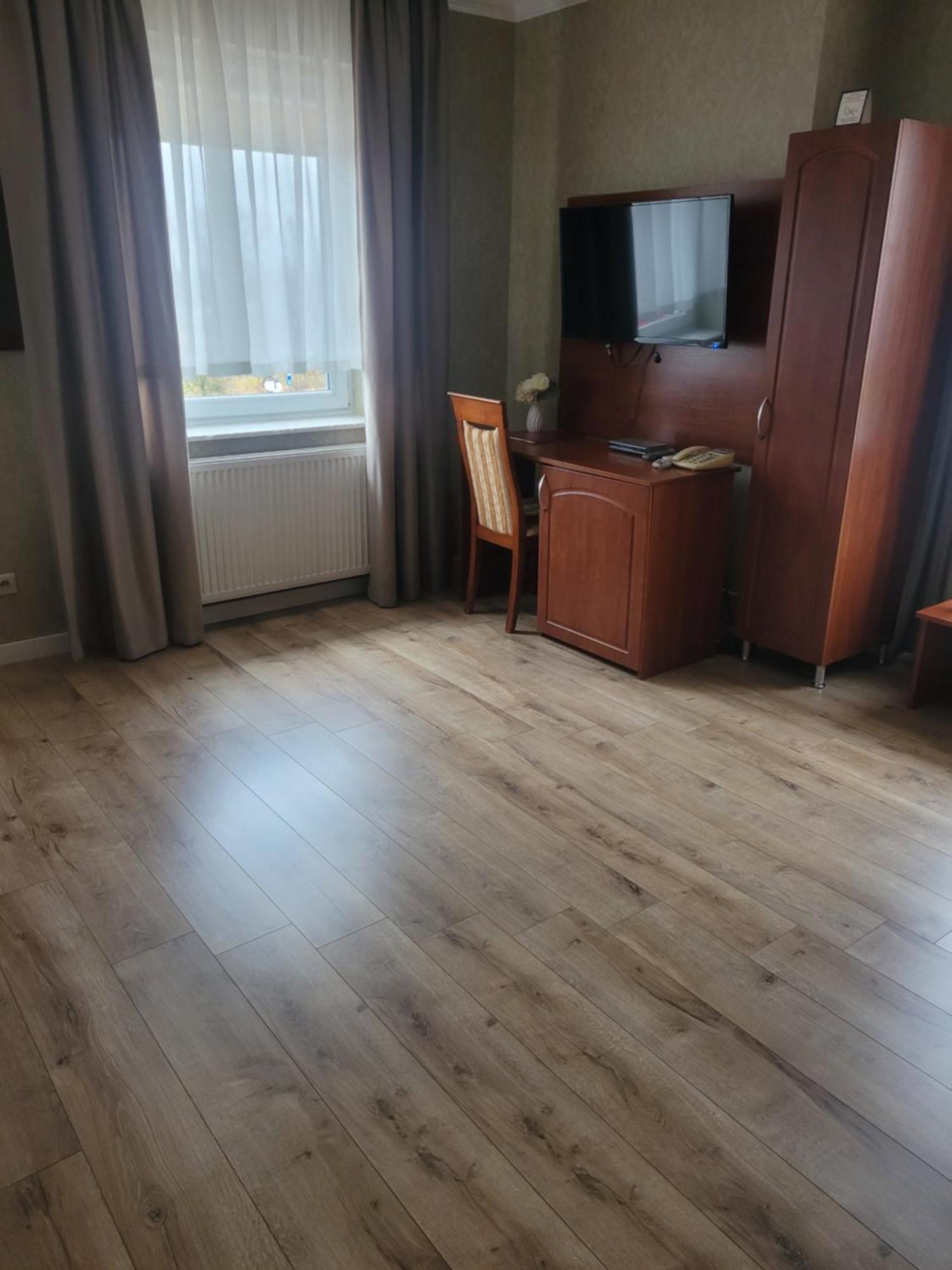 Hotel Arkadia Konskie Bagian luar foto